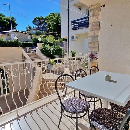 אומיס Apartments Slado מראה חיצוני תמונה