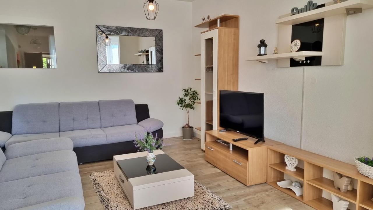 אומיס Apartments Slado מראה חיצוני תמונה