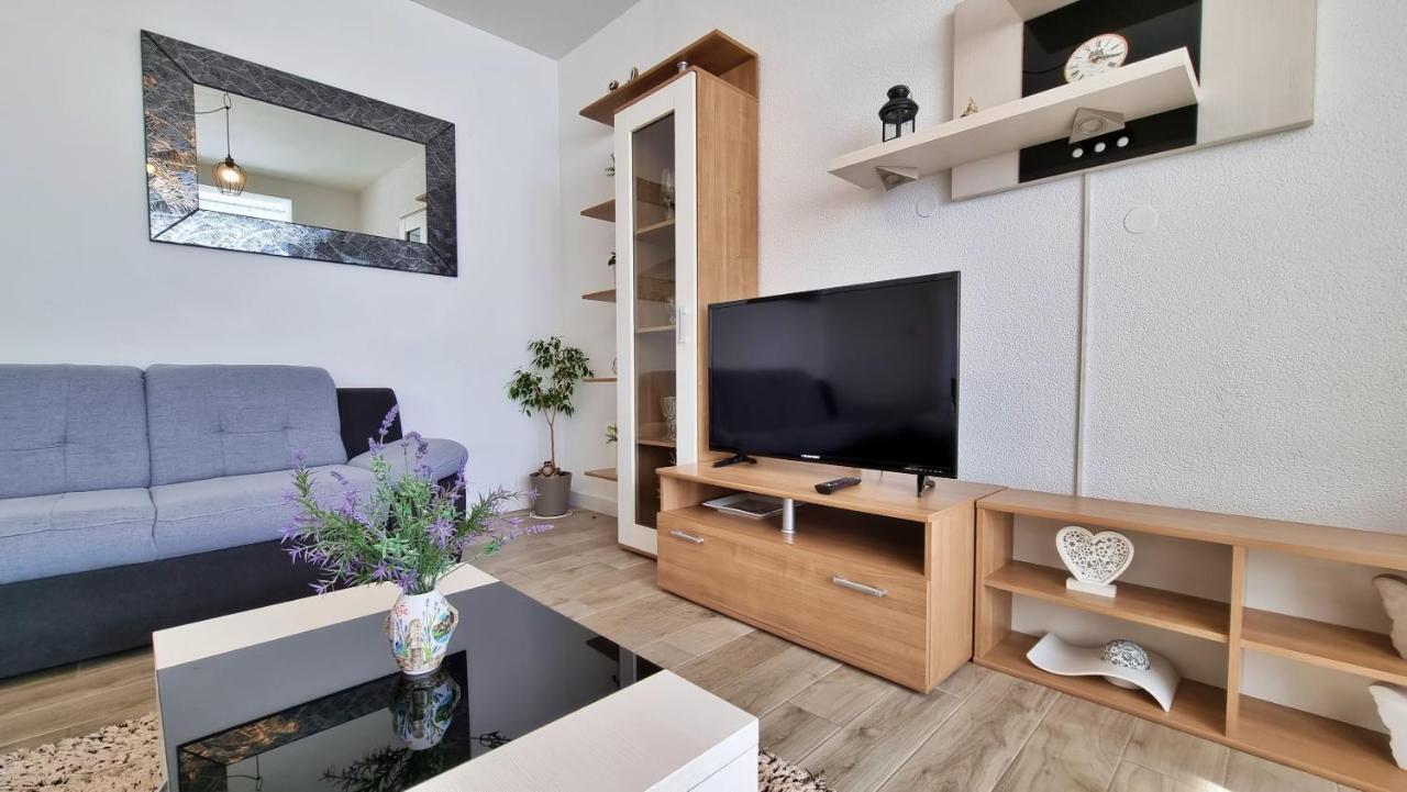 אומיס Apartments Slado מראה חיצוני תמונה