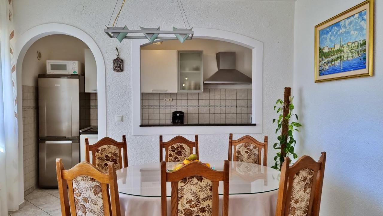 אומיס Apartments Slado מראה חיצוני תמונה