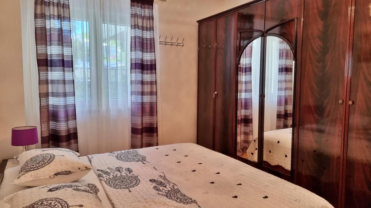 אומיס Apartments Slado מראה חיצוני תמונה