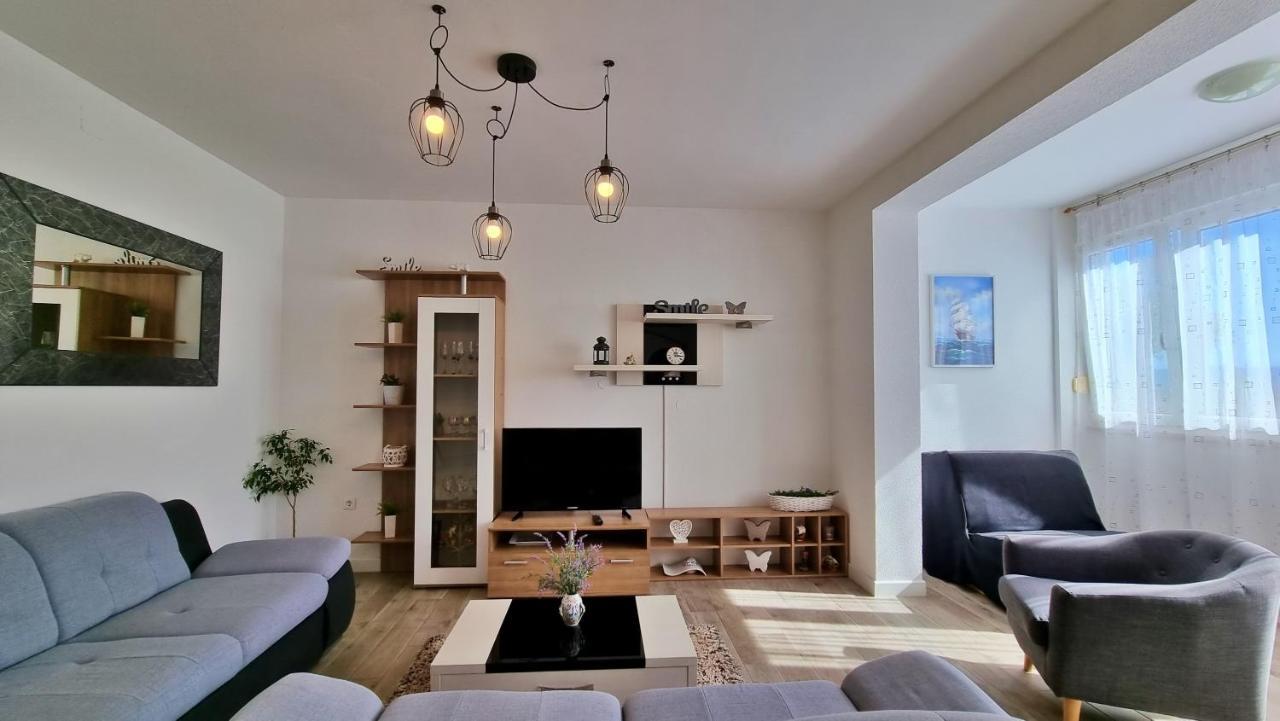 אומיס Apartments Slado מראה חיצוני תמונה