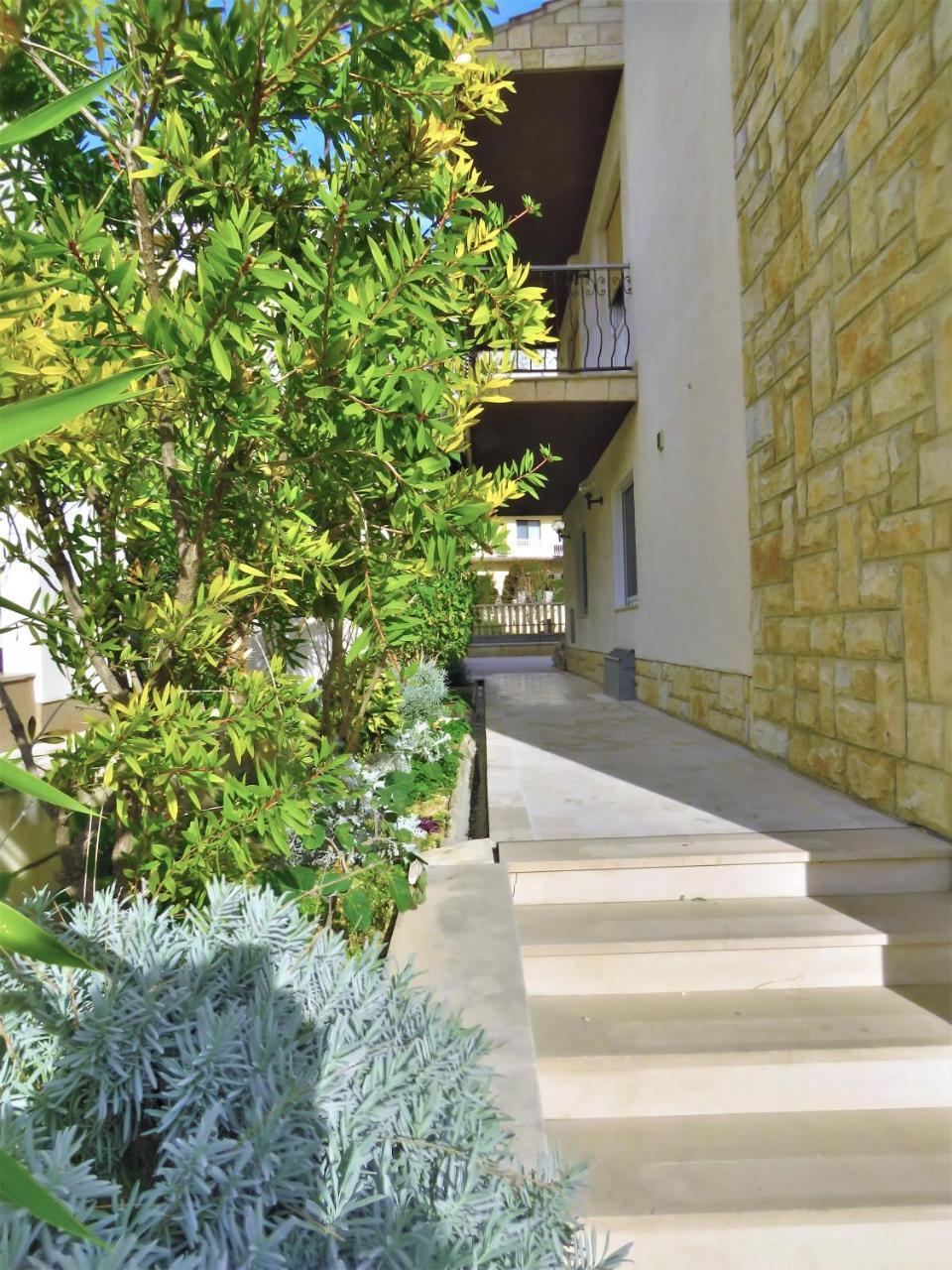 אומיס Apartments Slado מראה חיצוני תמונה