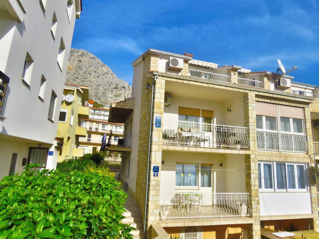 אומיס Apartments Slado מראה חיצוני תמונה