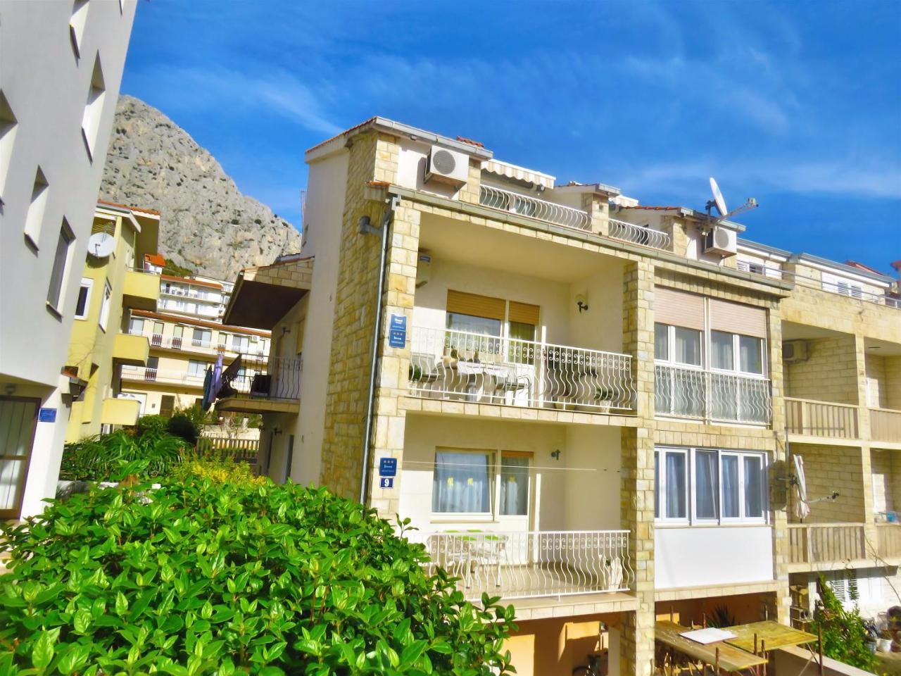 אומיס Apartments Slado מראה חיצוני תמונה