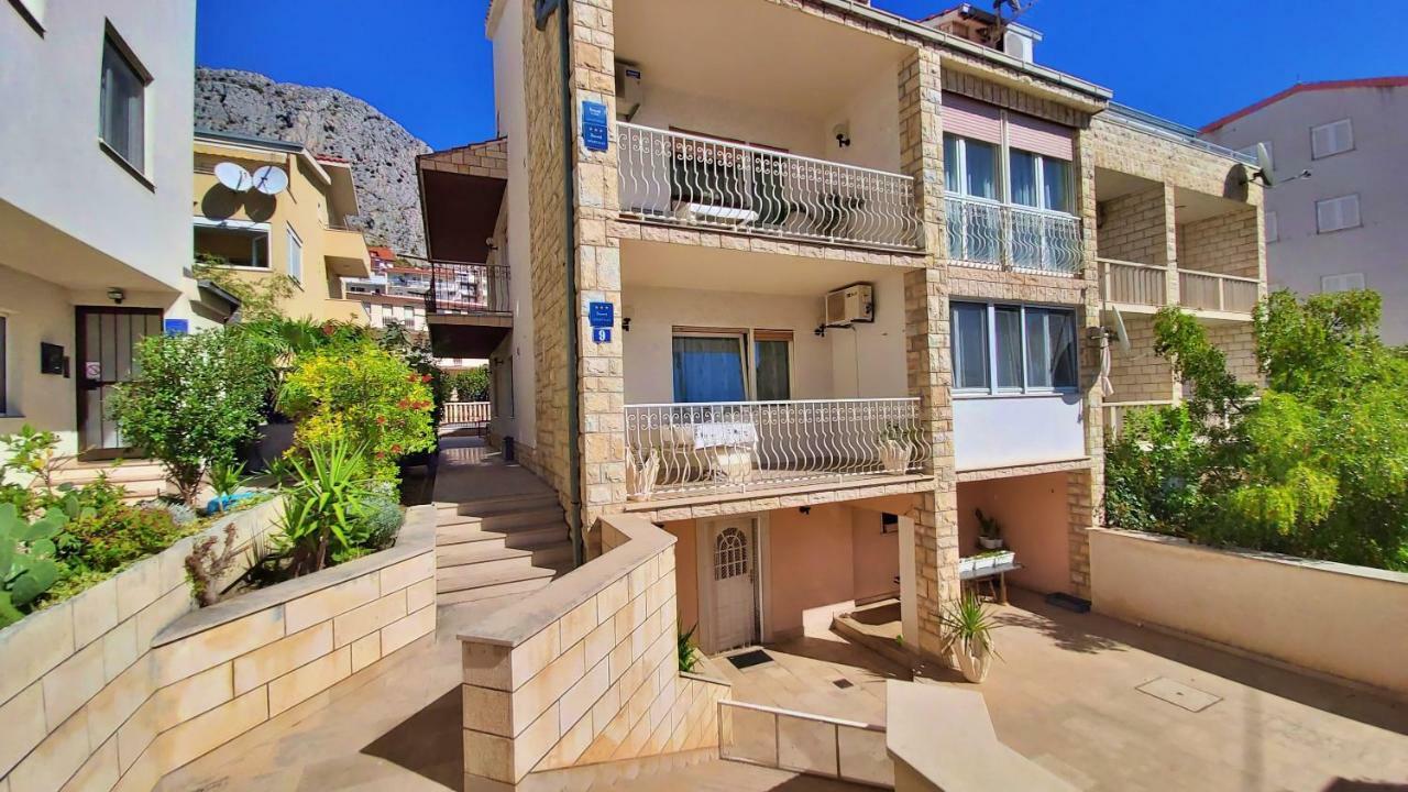 אומיס Apartments Slado מראה חיצוני תמונה