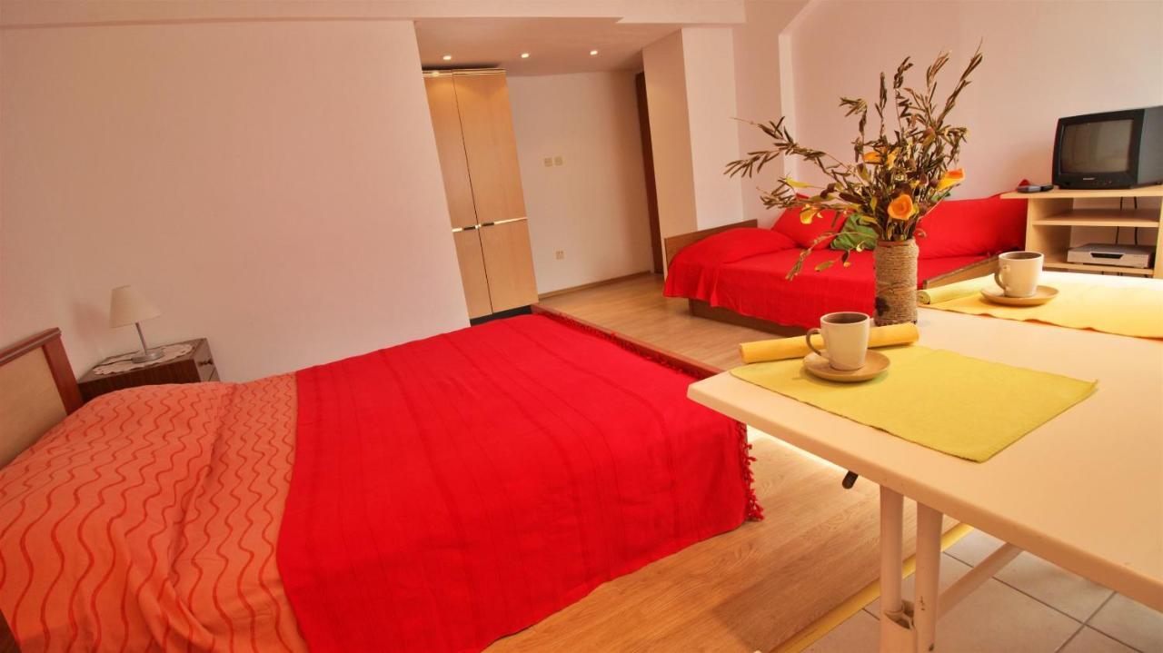 אומיס Apartments Slado מראה חיצוני תמונה