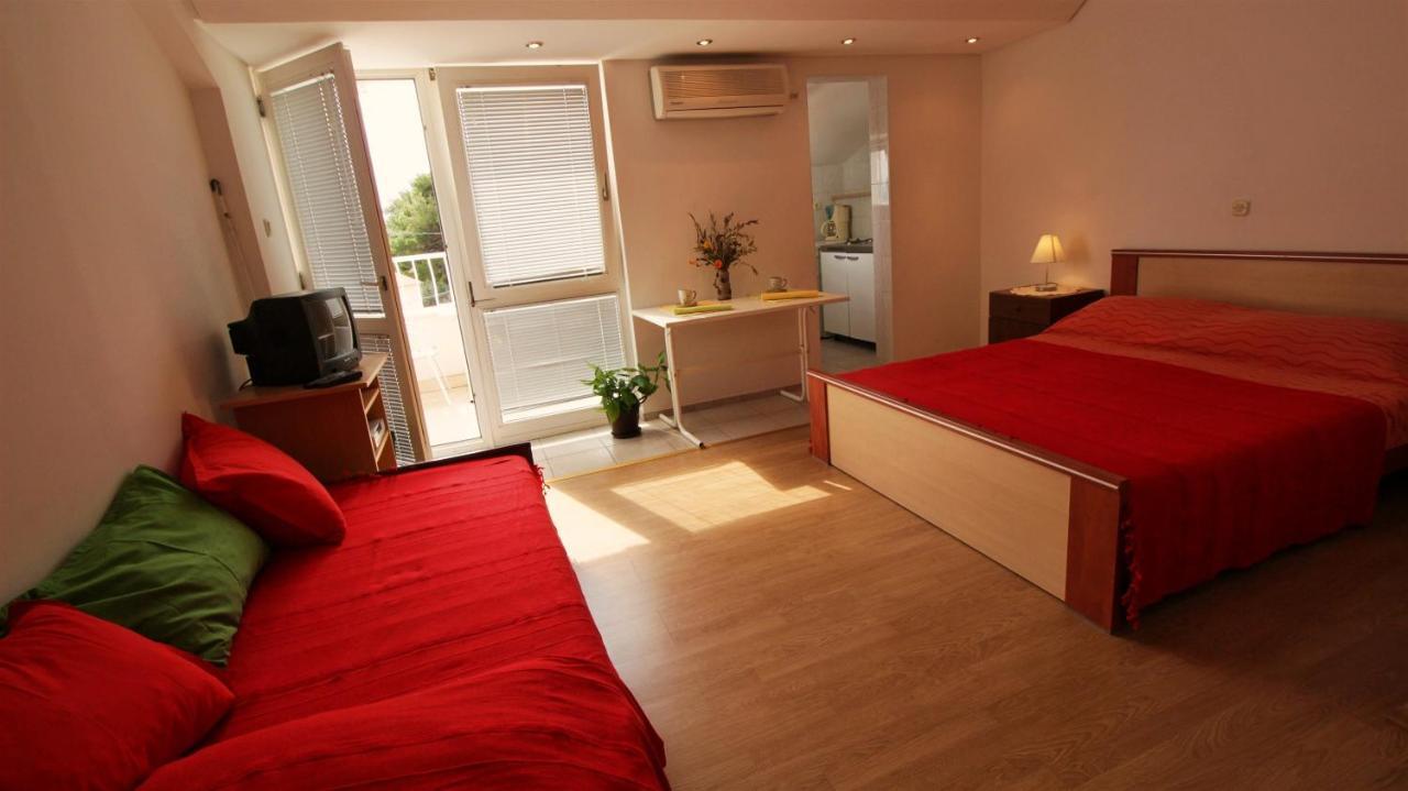 אומיס Apartments Slado מראה חיצוני תמונה
