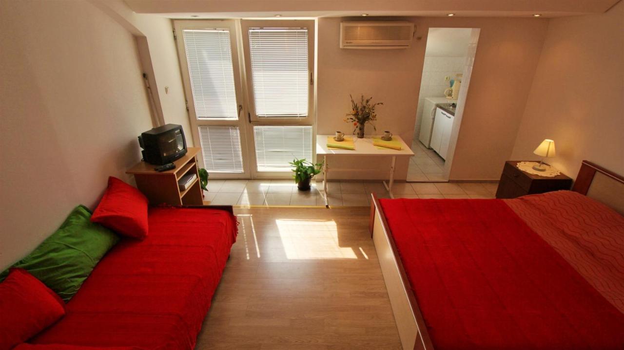 אומיס Apartments Slado מראה חיצוני תמונה