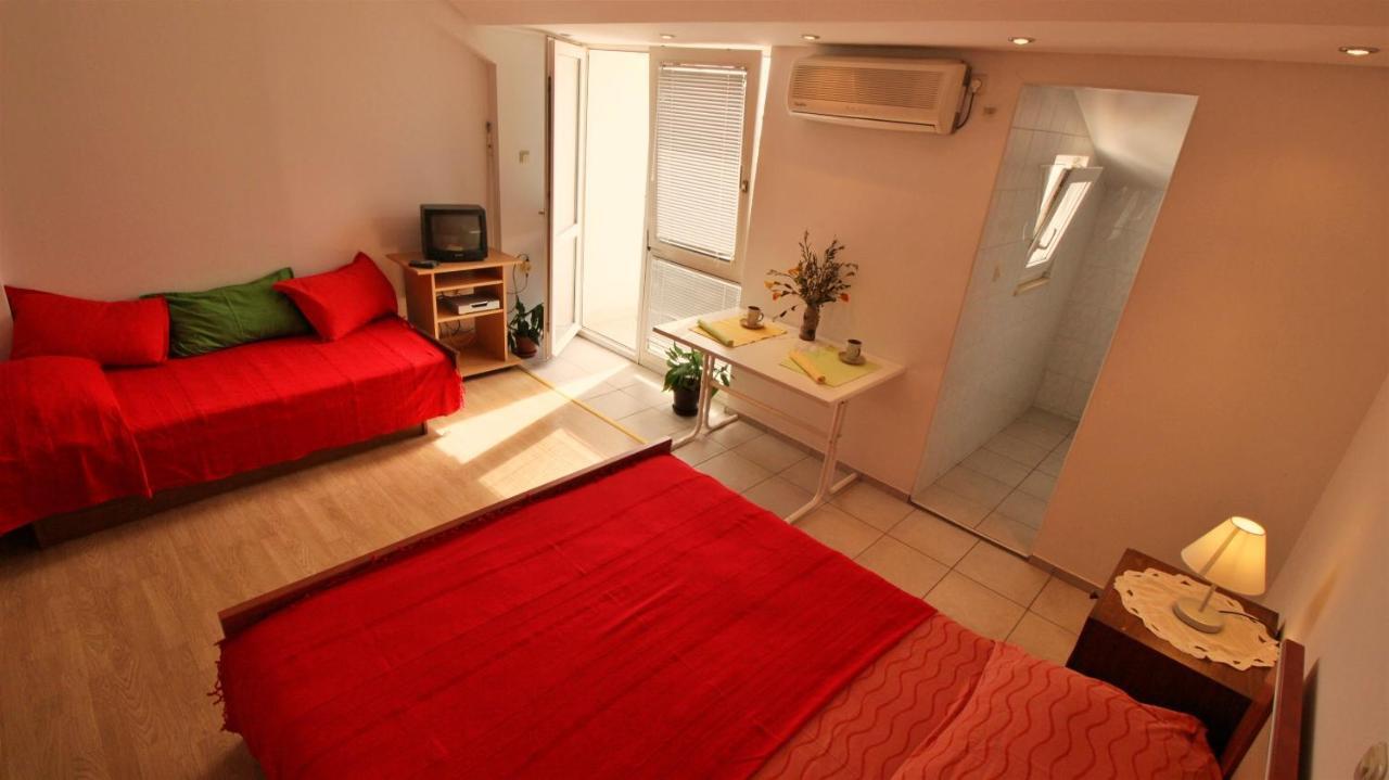 אומיס Apartments Slado מראה חיצוני תמונה